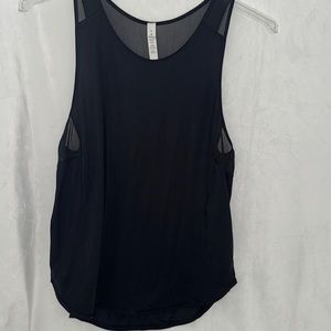 lululemon black tank top!
